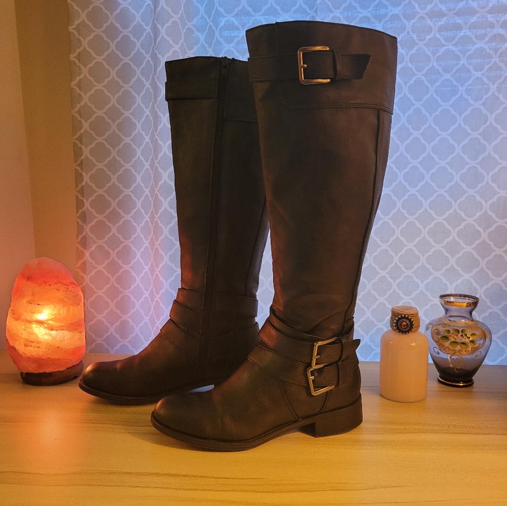 Soda size 7.5 knee high black combat boots